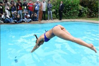 Catherine Fulop feet photo 20