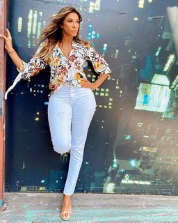 Catherine Fulop feet photo 6