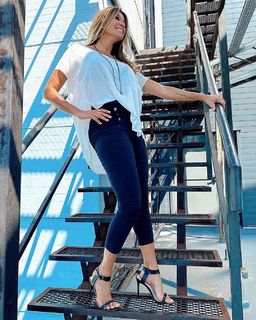 Catherine Fulop feet photo 1