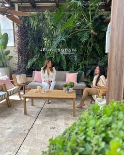 Catherine Fulop feet photo 3