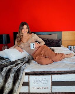 Catherine Fulop feet photo 12