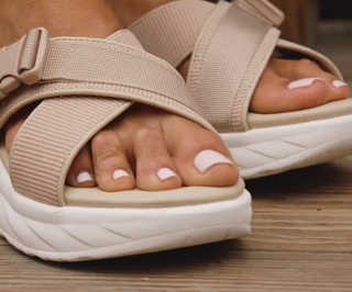 Catherine Fulop feet photo 16