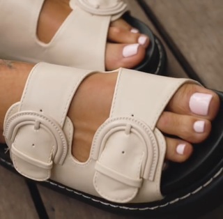 Catherine Fulop feet photo 15
