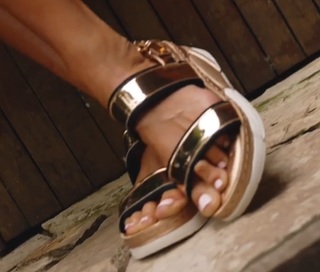 Catherine Fulop feet photo 7
