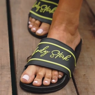 Catherine Fulop feet photo 5