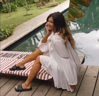 Catherine Fulop feet photo 11