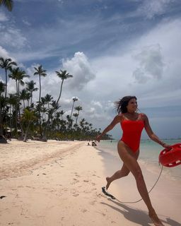 Catherine Fulop feet photo 6