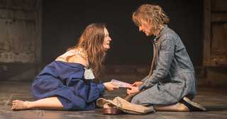 Catherine McCormack feet photo 2