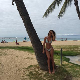 Catherine Paiz feet photo thumbnail