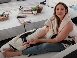 Catherine Paiz feet photo thumbnail