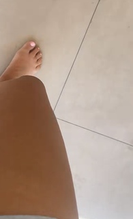 Catherine Paiz feet photo thumbnail