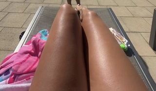 Catherine Paiz feet photo thumbnail