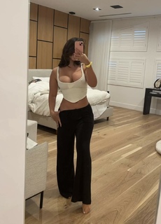 Catherine Paiz feet photo thumbnail