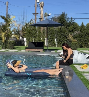 Catherine Paiz feet photo thumbnail