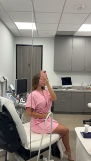 Catherine Paiz feet photo thumbnail