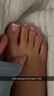 Catherine Paiz feet photo thumbnail