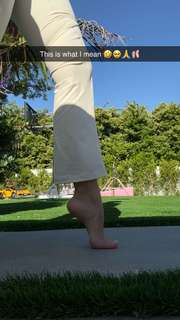 Catherine Paiz feet photo thumbnail