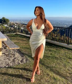 Catherine Paiz feet photo thumbnail
