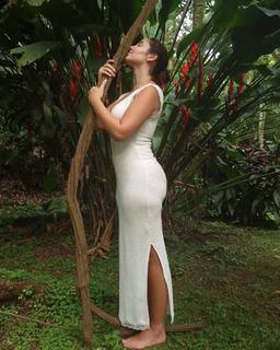 Catherine Paiz feet photo thumbnail