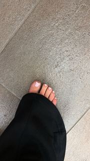 Catherine Paiz feet photo thumbnail