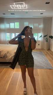 Catherine Paiz feet photo thumbnail