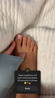 Catherine Paiz feet photo thumbnail