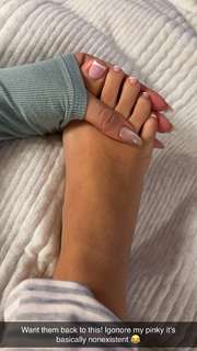 Catherine Paiz feet photo thumbnail