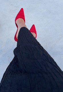 Catherine Paiz feet photo thumbnail