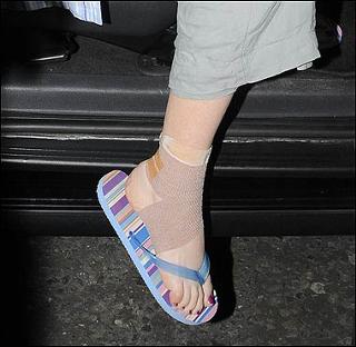 Catherine Tate feet photo 13