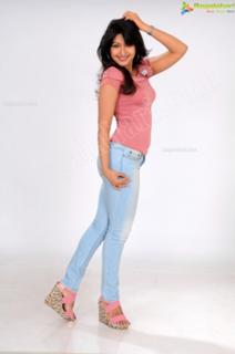 Catherine Tresa feet photo thumbnail