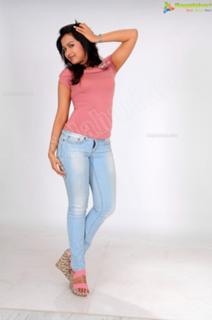 Catherine Tresa feet photo thumbnail