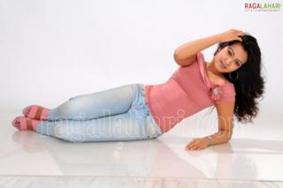 Catherine Tresa feet photo thumbnail