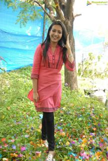 Catherine Tresa feet photo thumbnail