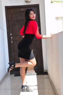 Catherine Tresa feet photo thumbnail