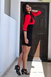 Catherine Tresa feet photo thumbnail