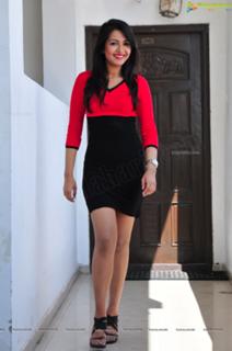 Catherine Tresa feet photo thumbnail