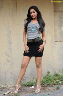 Catherine Tresa feet photo thumbnail