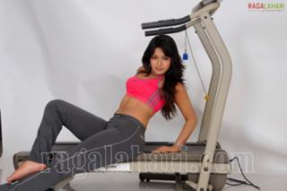 Catherine Tresa feet photo thumbnail