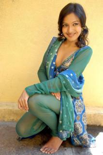 Catherine Tresa feet photo thumbnail