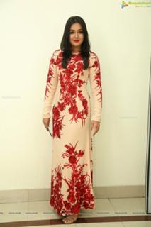 Catherine Tresa feet photo thumbnail