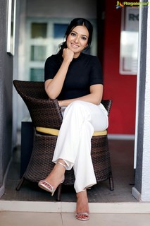 Catherine Tresa feet photo thumbnail