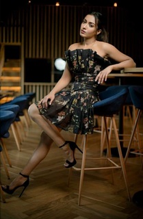 Catherine Tresa feet photo thumbnail