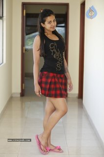 Catherine Tresa feet photo thumbnail
