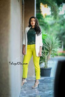 Catherine Tresa feet photo thumbnail
