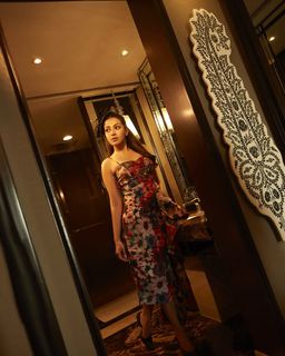 Catherine Tresa feet photo thumbnail