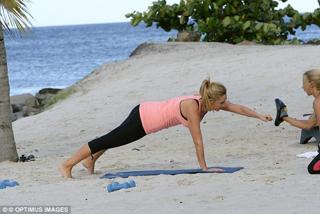 Catherine Tyldesley feet photo thumbnail