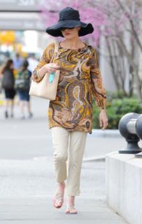 Catherine Zeta-Jones feet photo thumbnail
