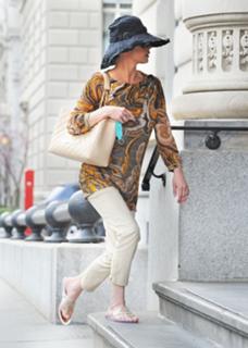 Catherine Zeta-Jones feet photo thumbnail