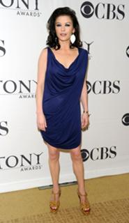 Catherine Zeta-Jones feet photo thumbnail