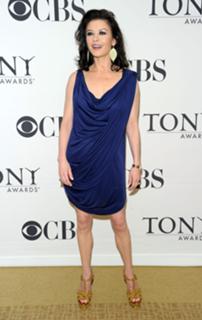 Catherine Zeta-Jones feet photo thumbnail